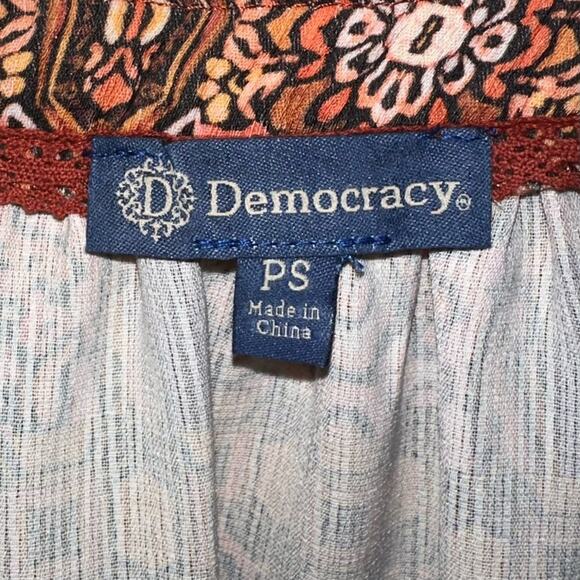NWT Democracy Petite Multi-Print Top Size Petite Small - Picture 3 of 14